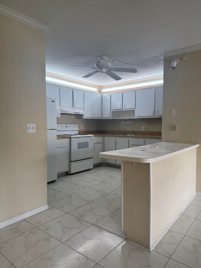 Building Photo - 3491 La Jardin Ct