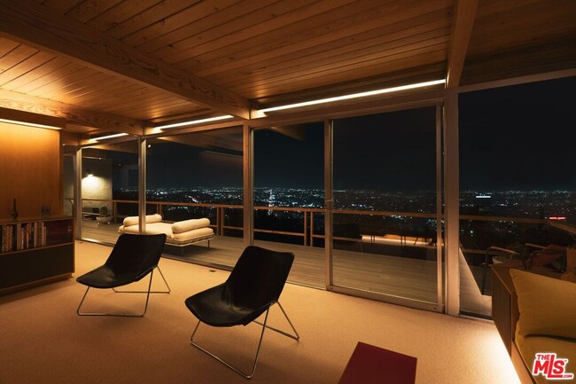 Building Photo - 7820 Mulholland Dr