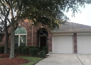 Building Photo - 2801 Enchanted Lake Dr