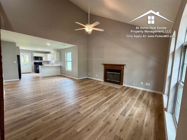 Building Photo - 2717 Mayflower Dr