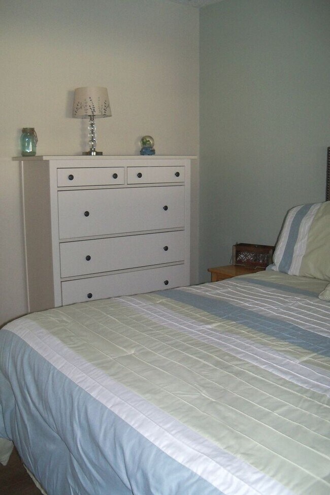 Building Photo - Seasonal Rental