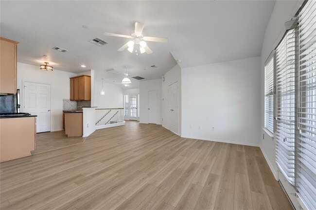 Building Photo - 9201 Brodie Ln