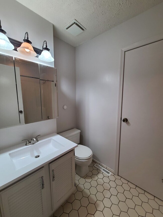 Building Photo - Charming Two Bedroom Condo in Saint Joseph