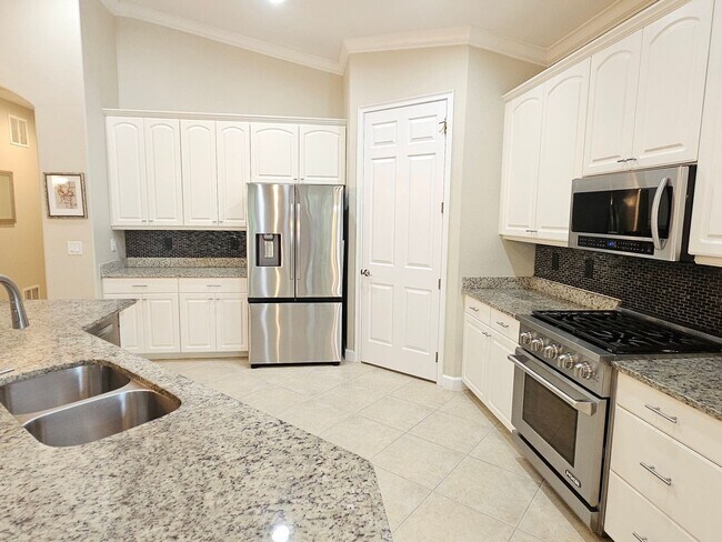 Building Photo - Annual Furnished or Unfurnished 3 Bedroom 2 Bathroom Second Floor Condo in Venetian Golf & River ...