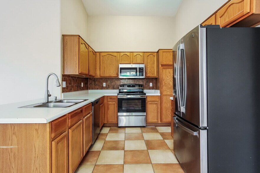 Building Photo - 8621 W Mission Ln