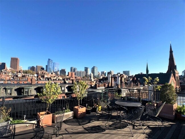 Building Photo - 112 Pinckney St