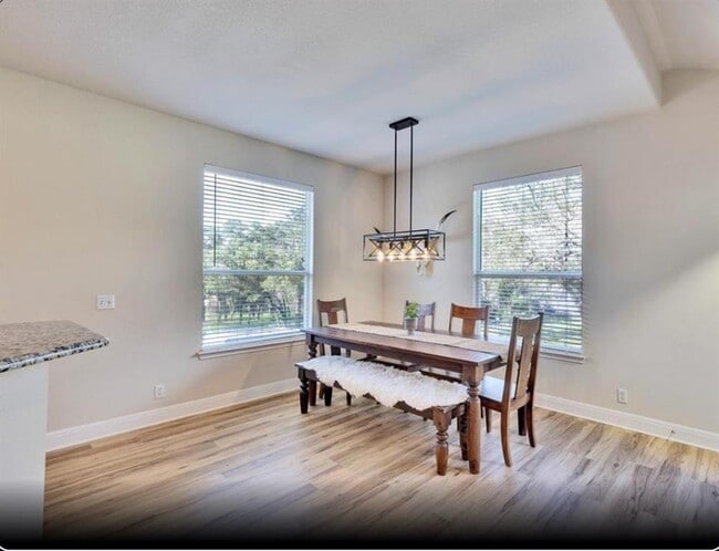 Building Photo - 405 Alva Dr