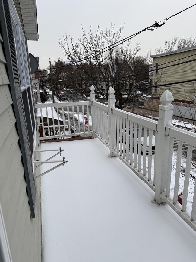Building Photo - 360 Whiton St