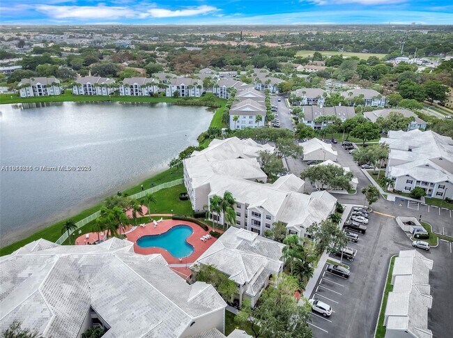 Building Photo - 2803 N Oakland Forest Dr