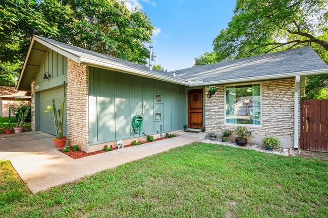 Building Photo - 4702 Gray Fox Dr