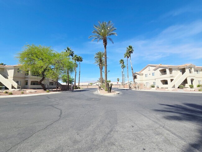 Building Photo - Gated Community Comfort – 2 Bed, 2 Bath Beauty