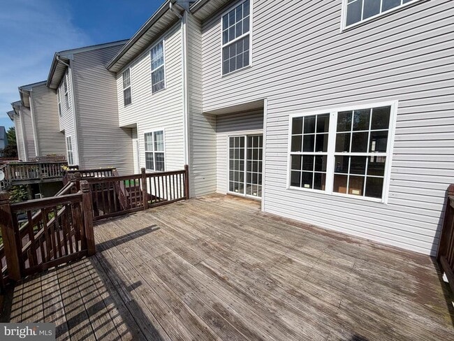 Building Photo - 99 E Highland Cir