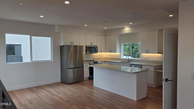 Building Photo - 915 N Ridgewood Pl