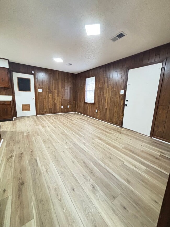 Building Photo - CONWAY ST APARTMENTS