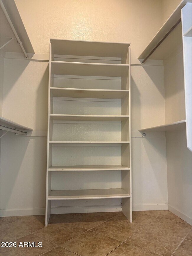 Building Photo - 1913 E Marquette Dr