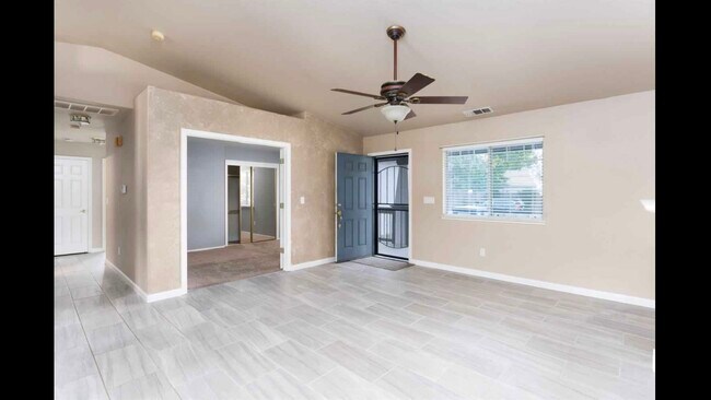 Building Photo - 325 Raven Ln