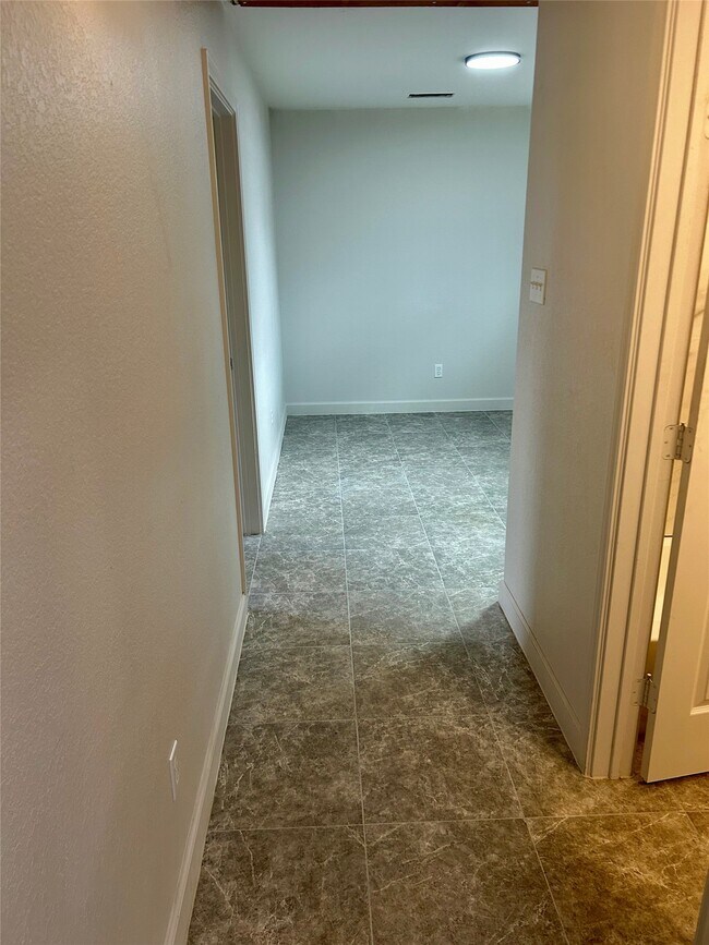Building Photo - 8510 Vogue Ln