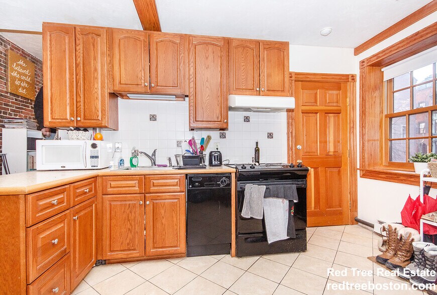 Building Photo - 65 Anderson St