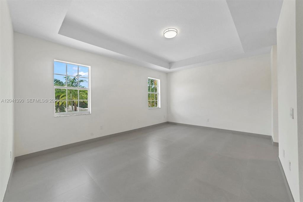 Building Photo - 3040 SW 44th Ct