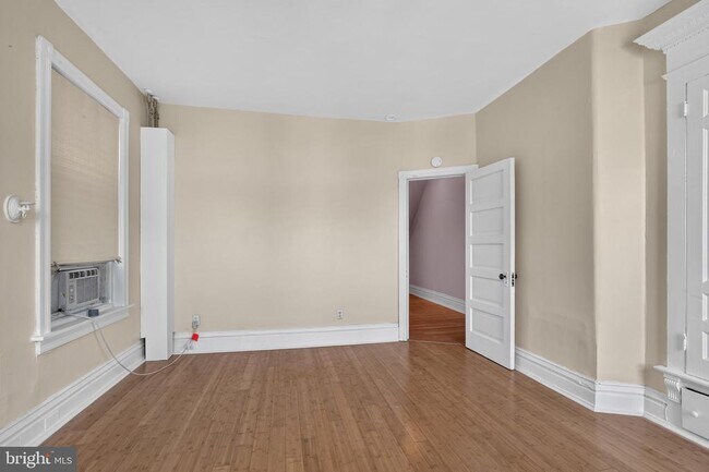 Building Photo - 4947 Catharine St