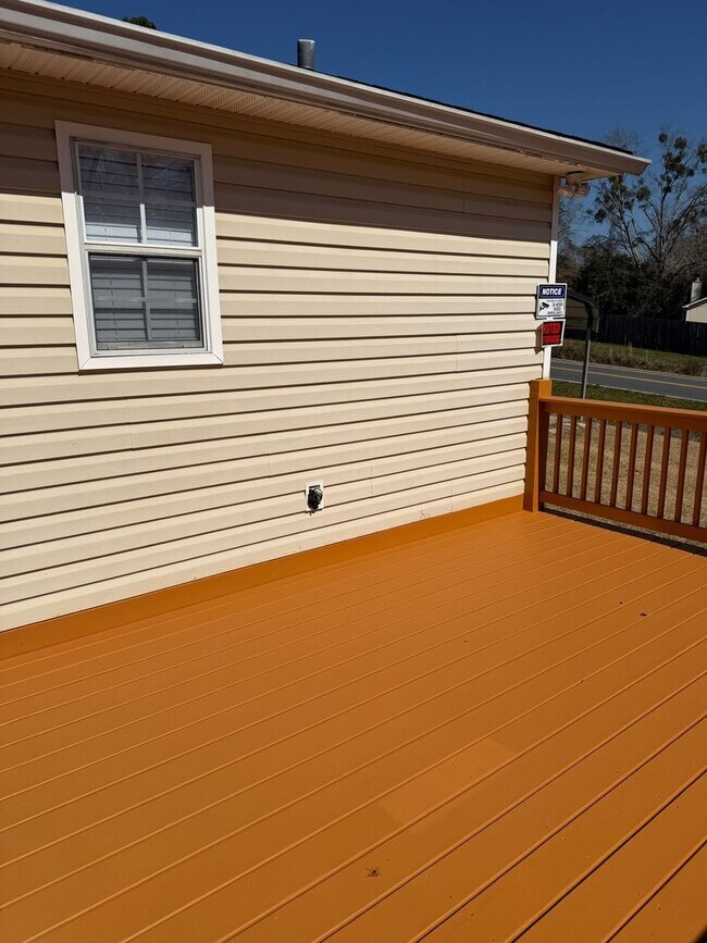 Building Photo - Beautiful Updated Ranch Style Home