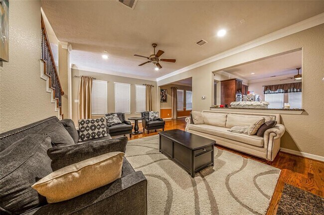 Building Photo - 2938 Royal Oaks Crest