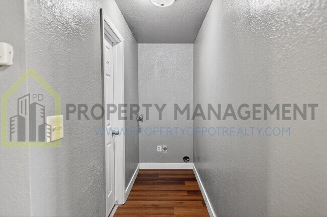 Building Photo - 3647 18th Ave