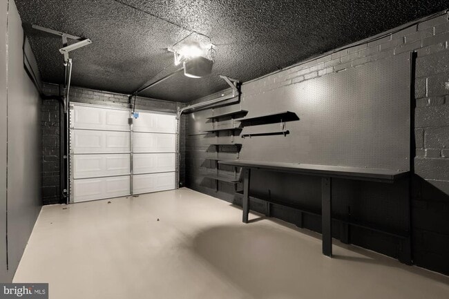 Building Photo - 8730 Ewing Dr