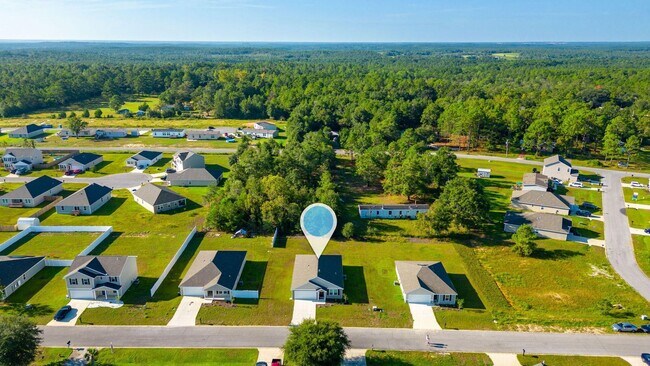 Building Photo - Charming 4-Bed Home in Quiet DeFuniak Springs Neighborhood!