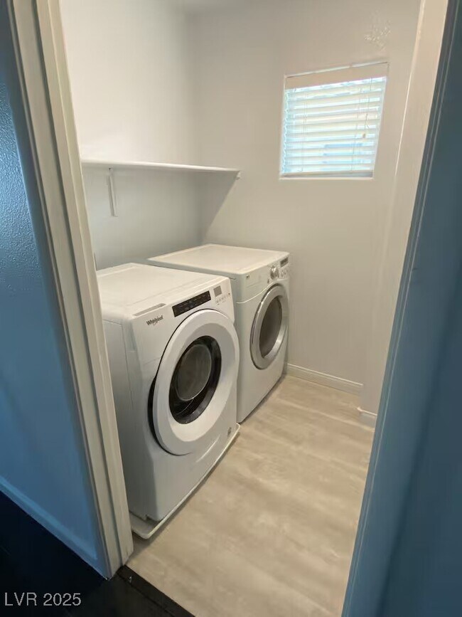 Building Photo - 7192 Shimmering Ave