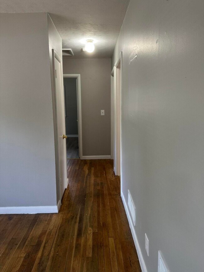 Building Photo - 1072 Hudson Ave
