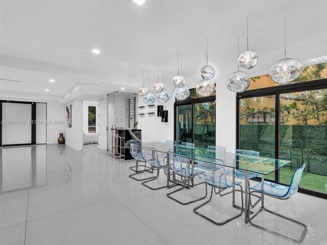 Building Photo - 3010 Alton Rd