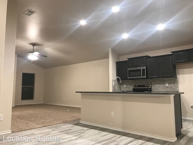 Building Photo - 3 br, 2 bath House - 10005 Wausau Ave