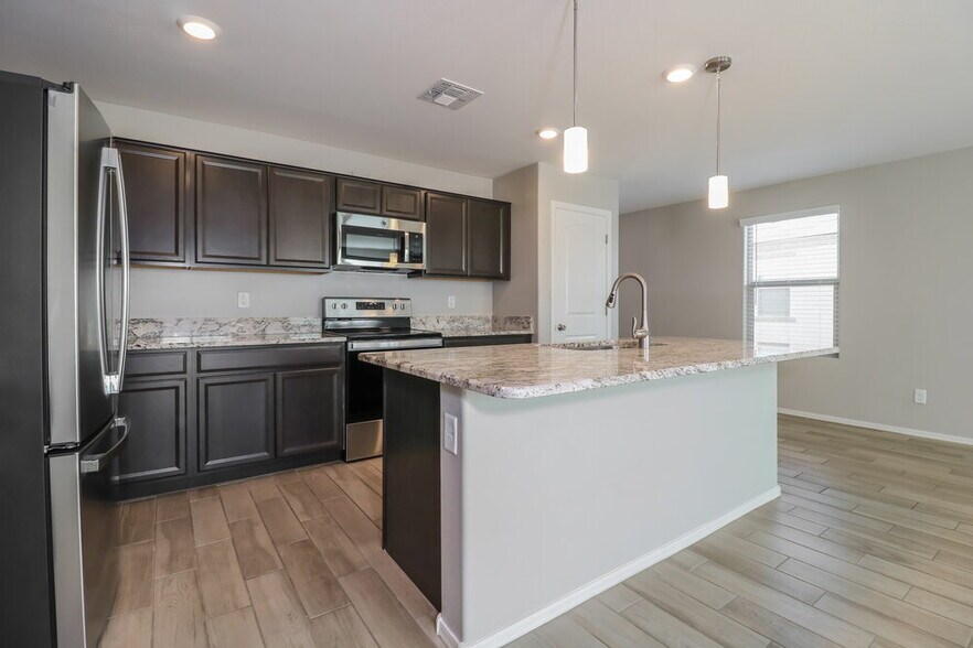 Building Photo - 25773 W Euclid Ave