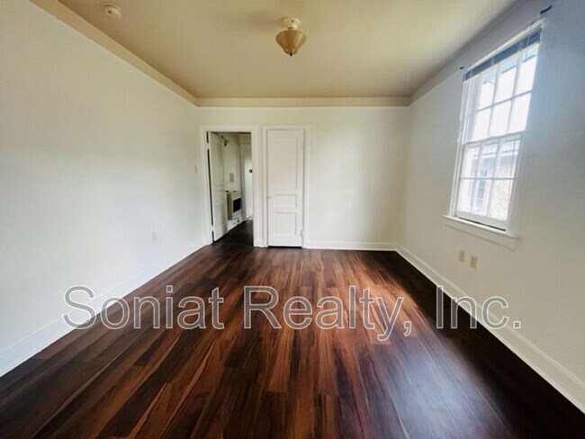 Building Photo - 2129 Mandolin St