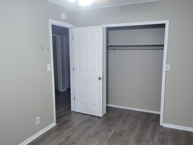 Building Photo - Charming 3BR Home in Heart of West 7th – St. Paul