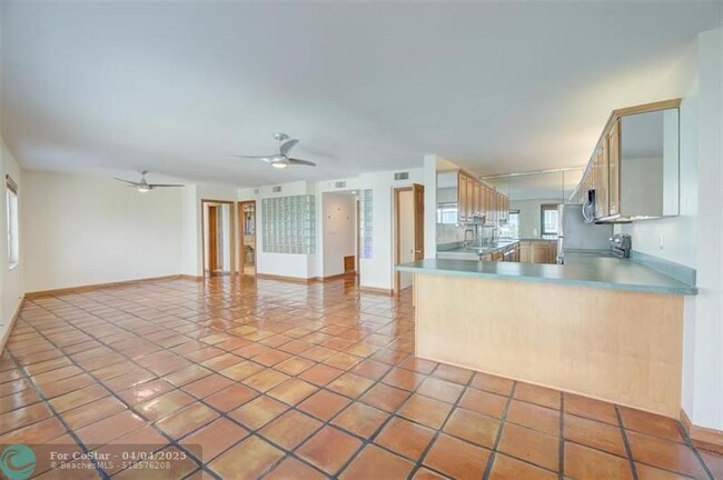 Building Photo - 720 Bayshore Dr