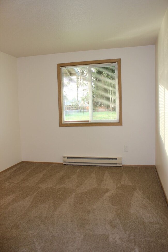 Building Photo - 4 bedroom house