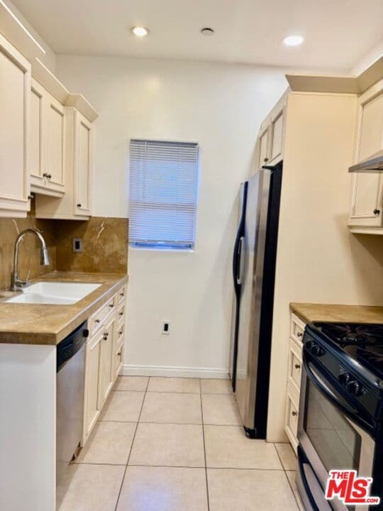 Building Photo - 917 N Sierra Bonita Ave