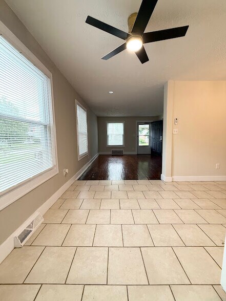 Building Photo - 14218 Tuckahoe Ave