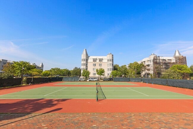 Building Photo - 100 Shearwater Ct E