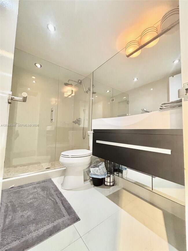 Building Photo - 2030 S Ocean Dr
