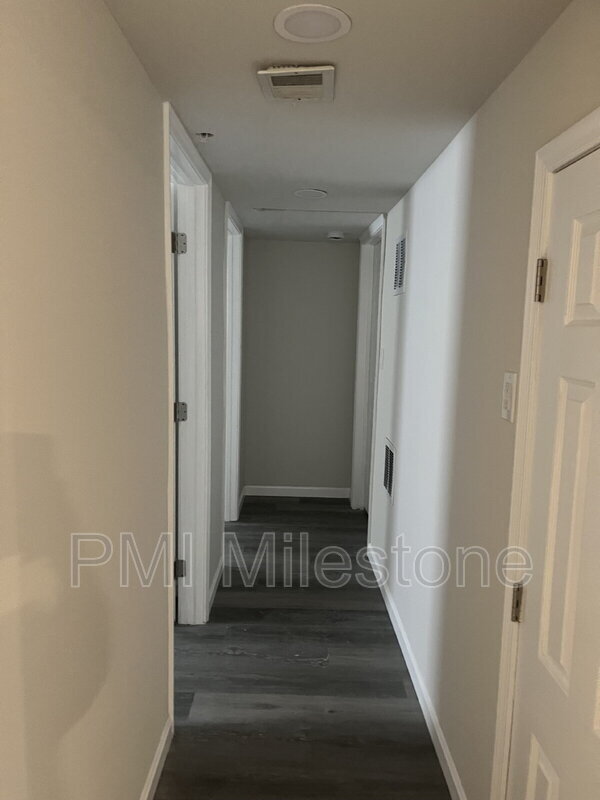 Building Photo - 9734 Dumbarton Dr