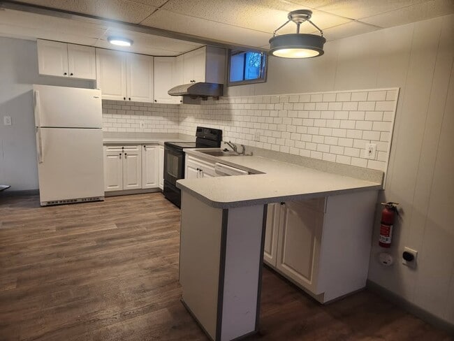 Building Photo - 245 Bishops Glen Dr