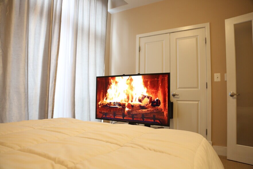 Building Photo - 1209 13th St NW