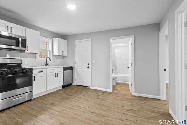 Building Photo - 173 Shaw St