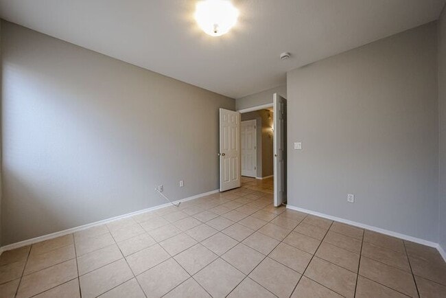Building Photo - MOVE IN SPECIALS!! 5BD 3BA with Pool in We...