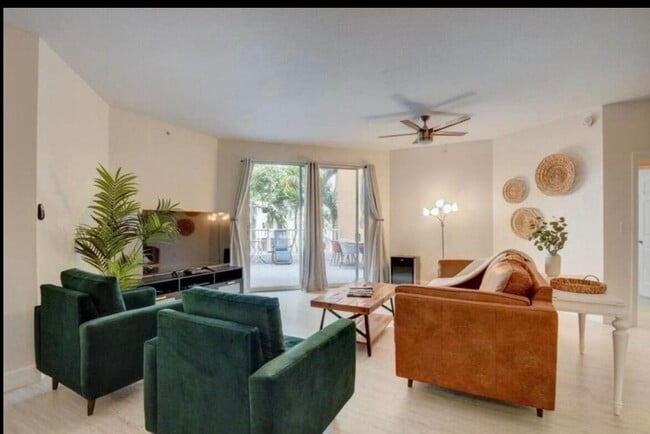 Building Photo - 802 W Windward Way