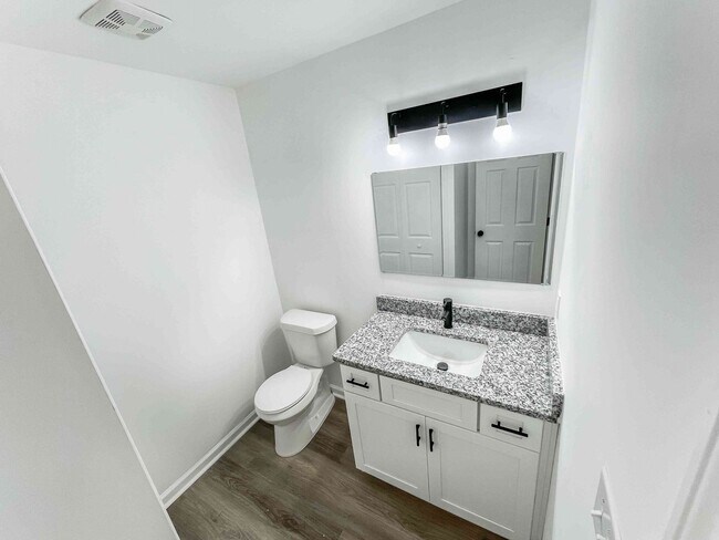 Building Photo - Beautiful 3BR Home Near Mozley Park!