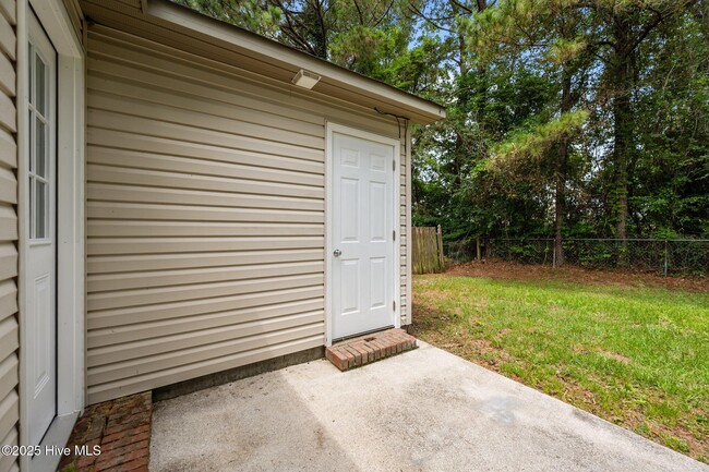 Building Photo - 1087 W Pueblo Dr